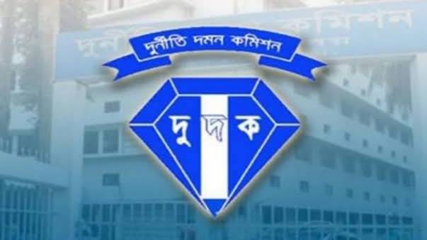 চাঁপাইনবাবগঞ্জ বিআরটিএ অফিসে দুদকের অভিযানে ৩ দালাল আটক