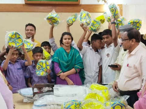 হোসেনপুরের  ইউএনও’র  শিক্ষার্থীদের মাঝে শিক্ষা সামগ্রী বিতরণ