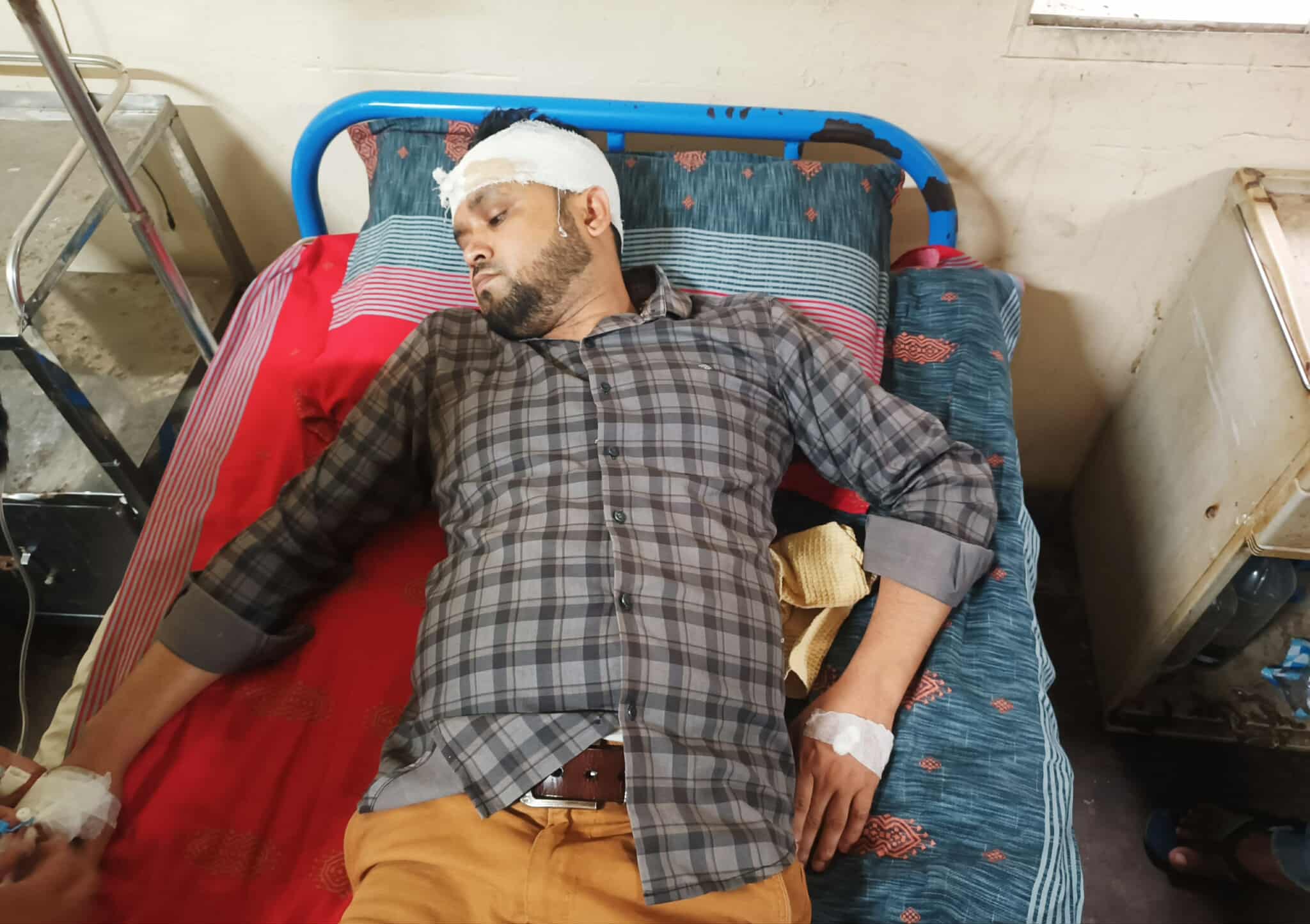 মৌলভীবাজারে ব্যবসায়ীকে মারধর ও টাকা লুট: মামলা তুলে নিয়ার হুমকি
