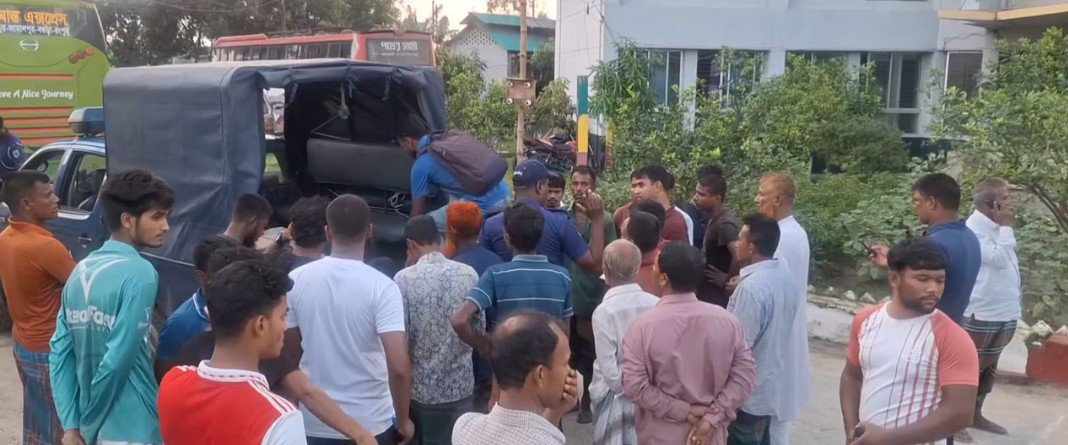 সড়ক যেন মৃত্যুর ফাঁদ, বাসের চাপায় প্রাণ গেলো রিকশা চালকের