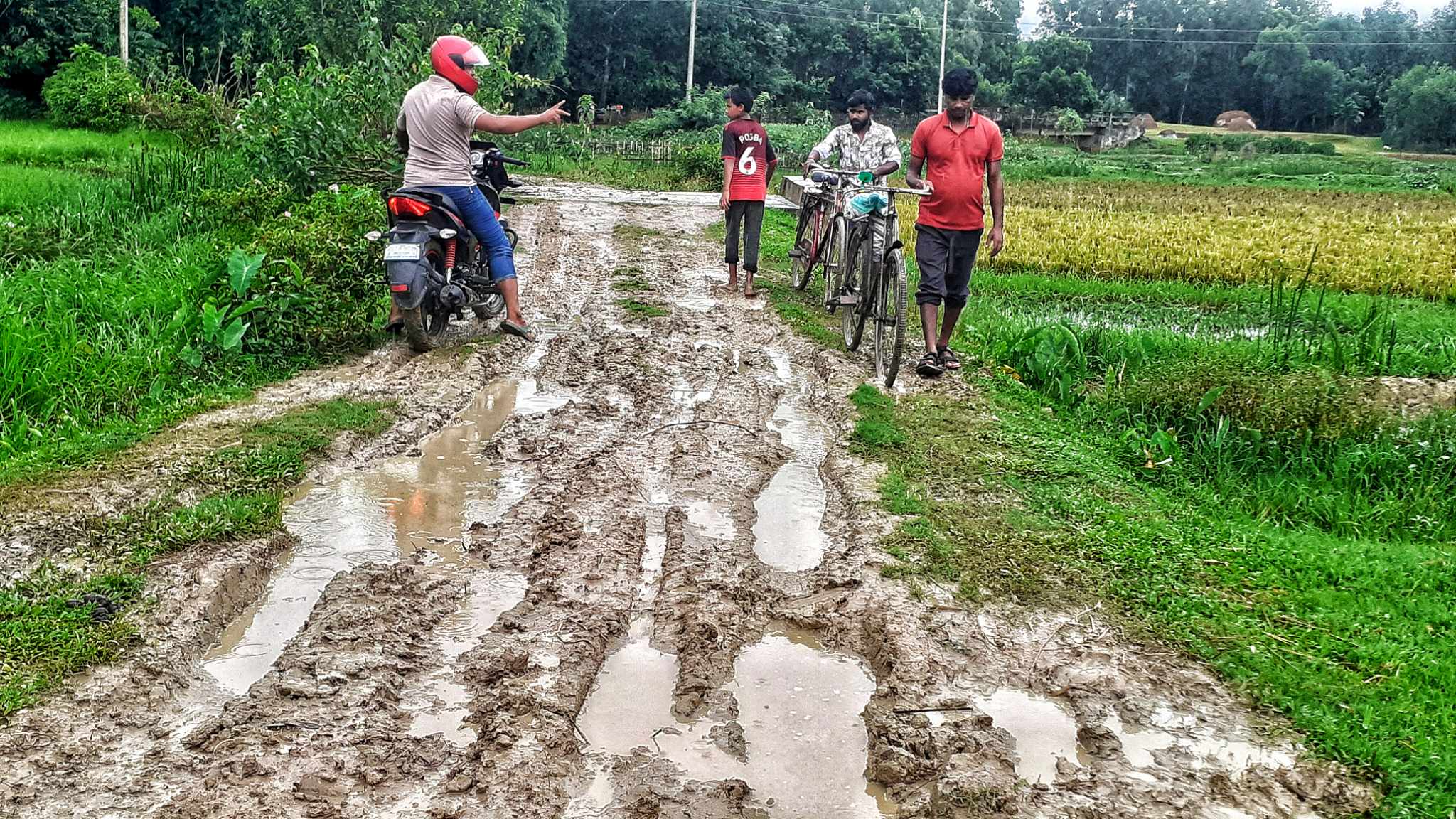 উন্নয়নের ছোঁয়া লাগেনি এখনো-কাঁদে পাঁচ গ্রামের হাজারো মানুষ