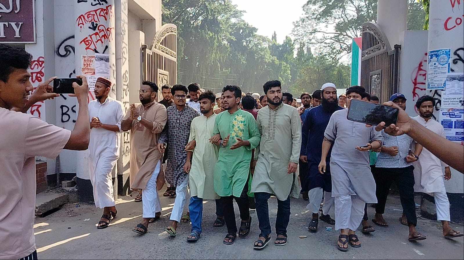আওয়ামী লীগ নিষিদ্ধের দাবিতে ইবি শিক্ষার্থীদের বিক্ষোভ সমাবেশ