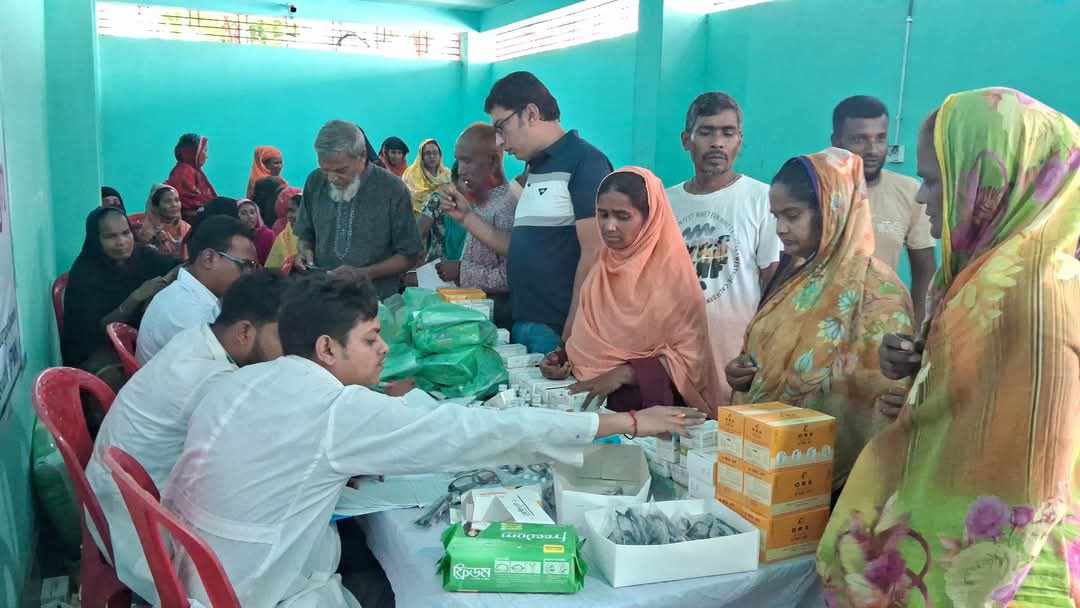 গোয়ালন্দে বিনামূল্যে স্বাস্থ্যসেবা দিয়েছে পল্লী মঙ্গল কর্মসূচি (পিএমকে)