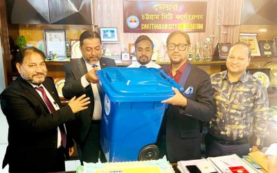 চসিক মেয়রের হাতে ১,০০০ ডাস্টবিন হস্তান্তর করলো ঢাকা ব্যাংক