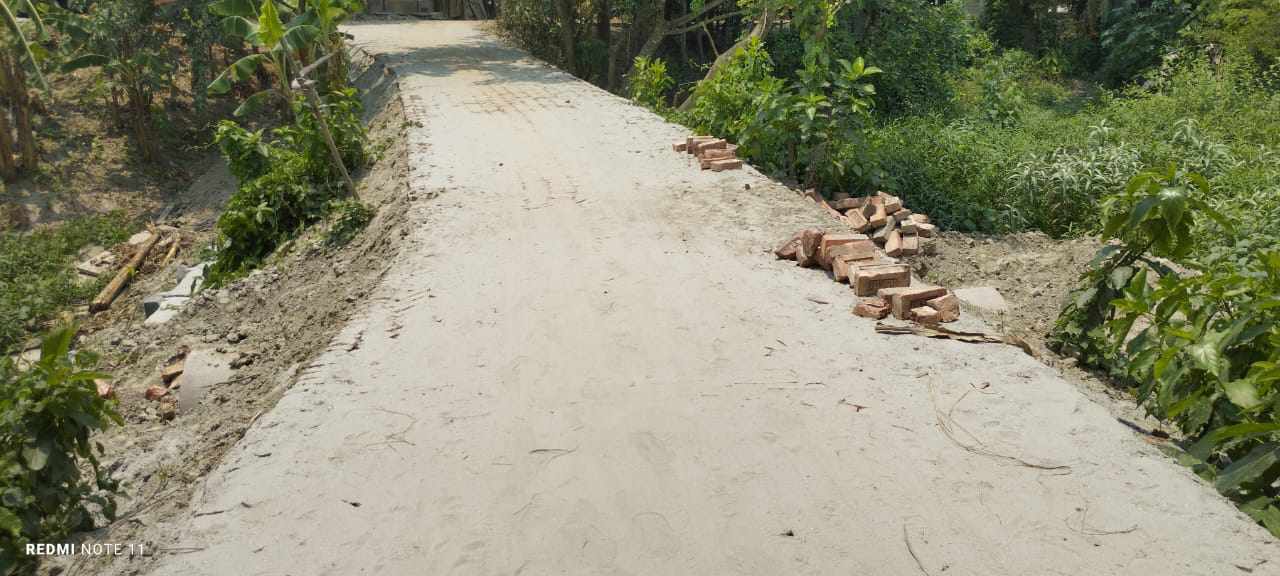চরভদ্রাসনের হরিরামপুর ইউনিয়নের এইচবিবি রাস্তা নির্মাণের ব্যাপক অনিয়ম 