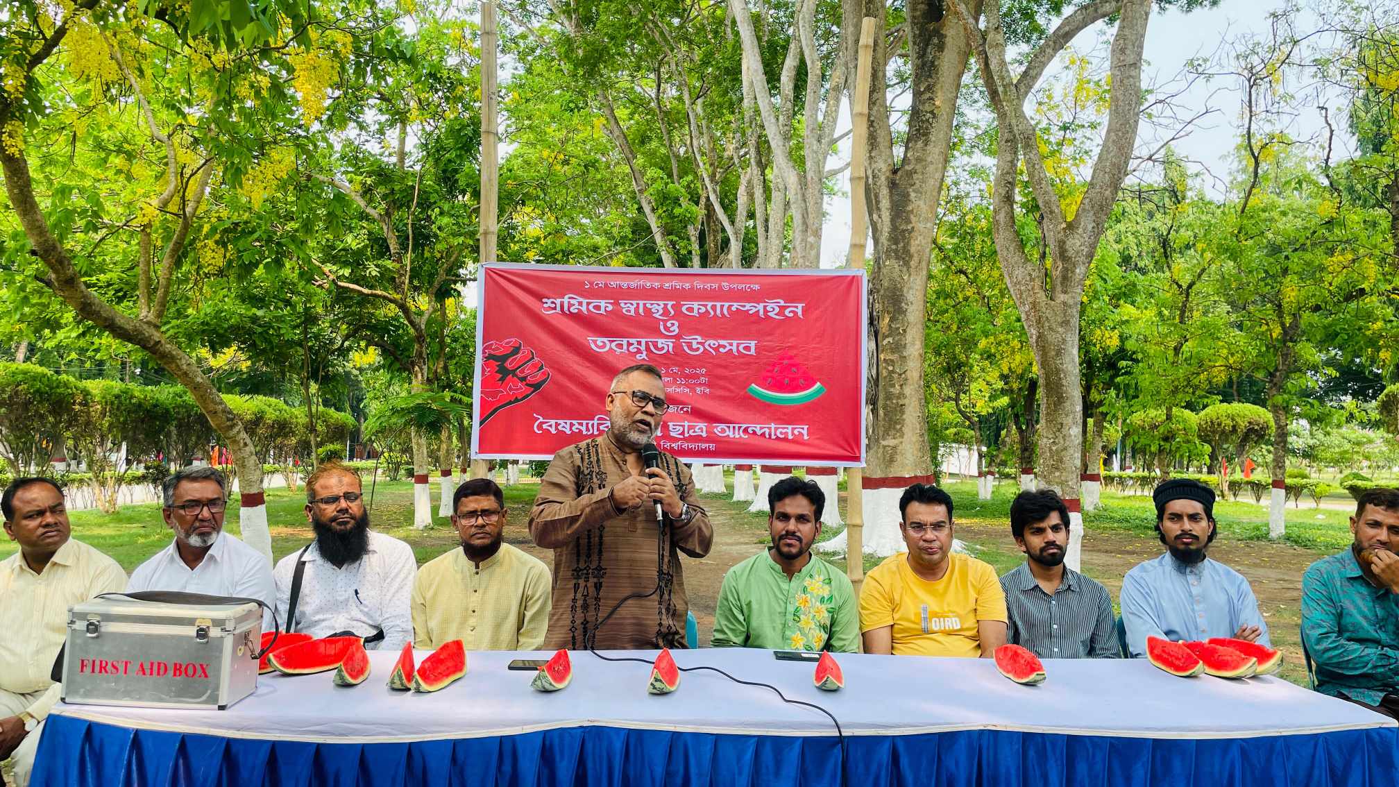 শ্রমিক দিবস ও মহান মে দিবসে ইবি বৈষম্য বিরোধীর ভিন্নধর্মী আয়োজন