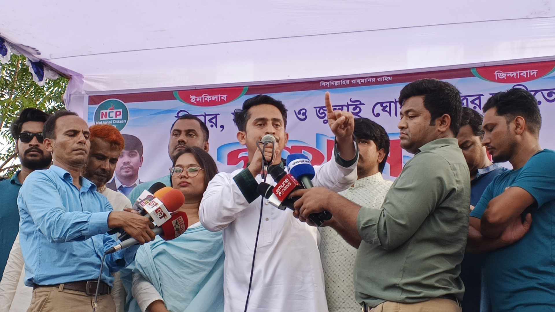 বিচার সংস্কার জুলাই ঘোষণাপত্রের দাবিতে জলঢাকায় পথসভায় এনসিপির নেতা সার্জিস আলম