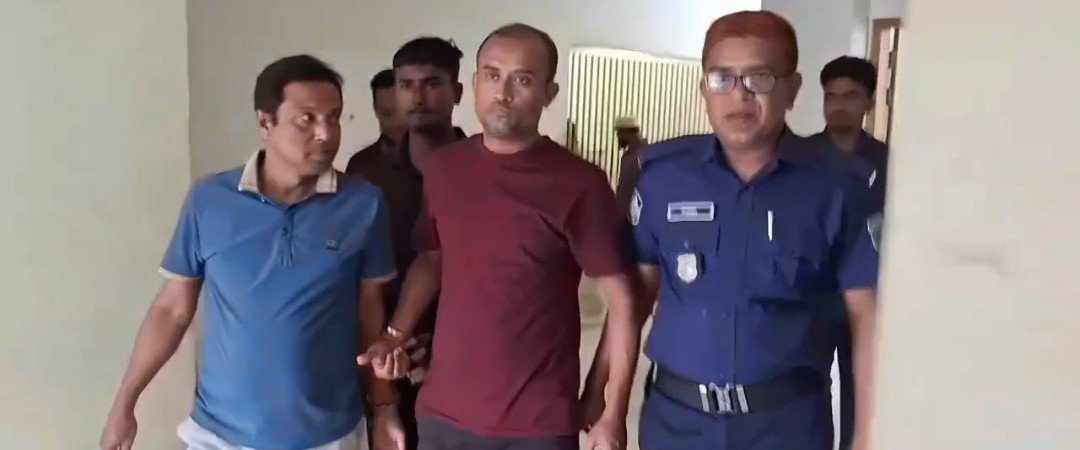 বেনাপোলে আটক যুবলীগের কেন্দ্রীয় নেতাকে গোবিন্দগঞ্জ থানায় হস্তান্তর