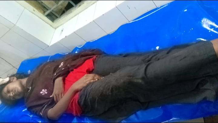 ফোন নাম্বার ব্লক রাখায় প্রেমিকাকে চুরিকাঘাত