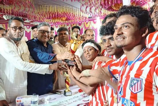সদরপুরে প্রগতি যুব সংঘের উদ্যোগে ডে-নাইট মিনি বার ফুটবল টুর্নামেন্টের ফাইনাল খেলা অনুষ্ঠিত