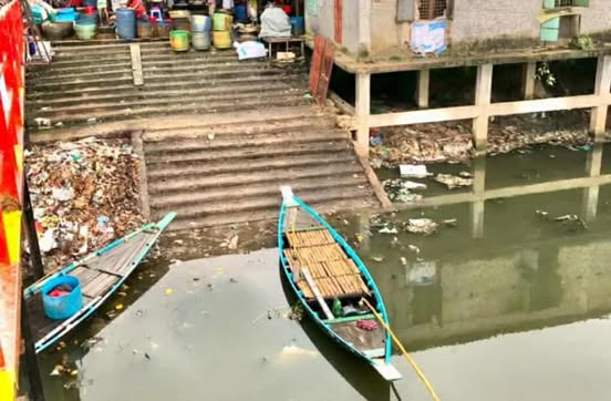কসবার কুটি বাজারের ঐতিহ্যবাহী নৌকা ঘাট: রক্ষণাবেক্ষণের অভাবে হারাতে বসেছে সৌন্দর্য