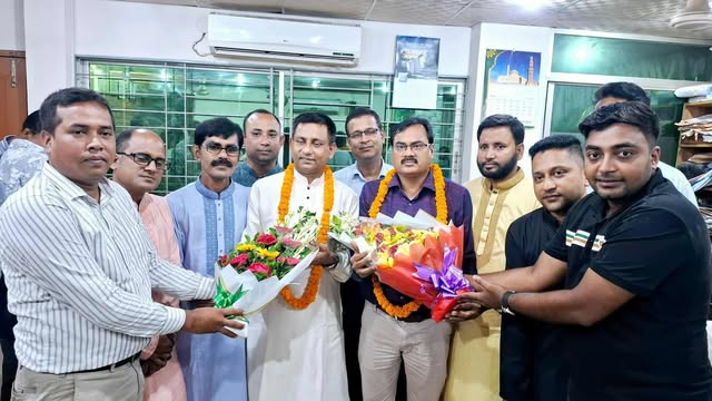 মা‌নিকগঞ্জ প্রেসক্লা‌বের সভাপ‌তি জাহাঙ্গীর বিশ্বাস,সাধারন সম্পাদক শাহানুর ইসলাম