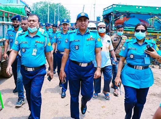 পশুর হাট পরিদর্শন করলেন :  আরএমপি পুলিশ কমিশনার