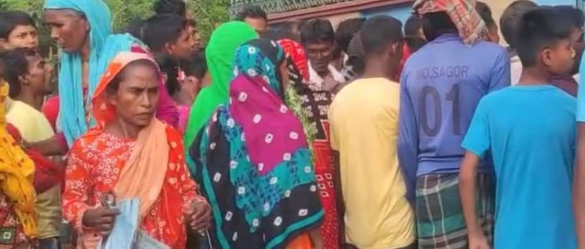 এক টুকরা মাংসের জন্য তাদের দাঁড়াতে হয় বিত্তবানদের দুয়ারে