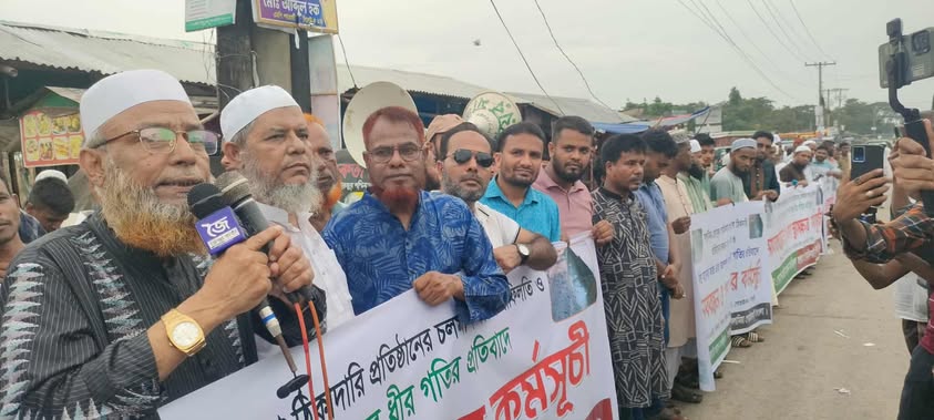 সালুটিকরে এলাকা বাসীর  বিশাল মানববন্ধন ২৪দিনের মধ্যে সালুটিকর-গোয়াইনঘাট রোডের কাজ  সমাপ্ত না করলে কঠোর কর্মসুচীর হুশিয়ারী