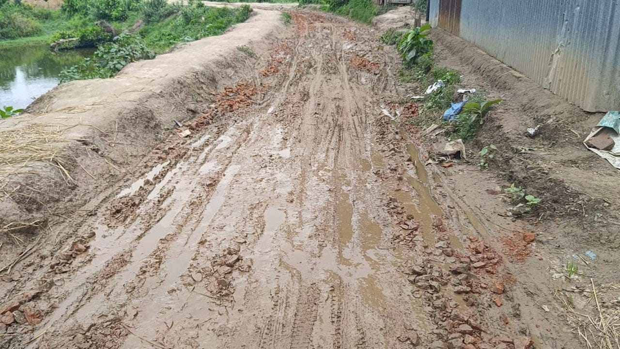 নবীনগরে গোসাইপুর-জালশুকা সড়কের কাজ ১১ মাসেও শেষ হয়নি