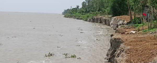 ব্রহ্মপুত্রে পানি বৃদ্ধি, হুমকীর মুখে শিক্ষা প্রতিষ্ঠানসহ বিভিন্ন অবকাঠামো