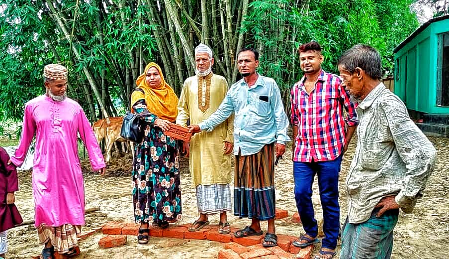 কমলগঞ্জে গবিন্দপুরে কাঁচা রাস্তায় ইট সলিংয়ের কাজের উদ্বোধন