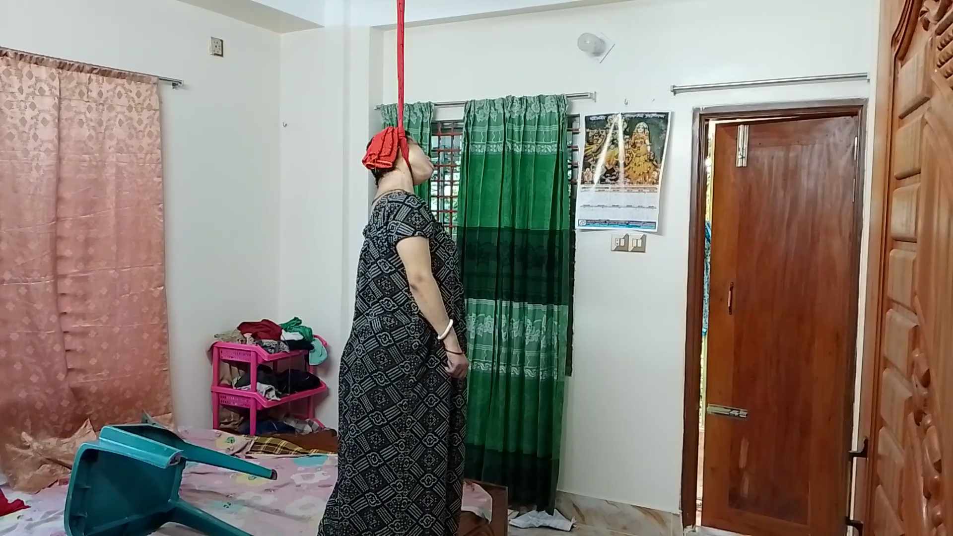 নেত্রকোণায় সাবেক সেনা সদস্যের স্ত্রী’র ফ্যানে ঝুলন্ত লাশ উদ্ধার 