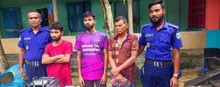 গাইবান্ধায় হ্যাকিং এর বিভিন্ন ডিভাইসসহ ২ হ্যাকার গ্রেফতার