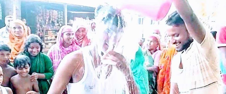 স্ত্রীকে তালাক, ২৫ কেজি দুধে গোসল করে স্বস্তি পেলেন যুবক