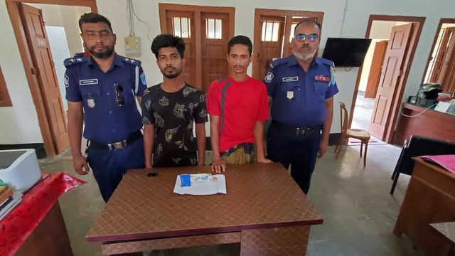 চরভদ্রাসনে ১৬৫ পিস ইয়াবাসহ দুই মাদককারবারিকে গ্রেপ্তার