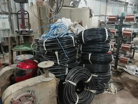 সীতাকুন্ডের উত্তর সলিমপুর এলাকায় অবৈধ নকল বৈদ্যুতিক ক্যাবল তৈরী কারখানায় মোবাইল কোর্ট পরিচালনা করে বিপুল পরিমান নকল ক্যাবল উদ্ধার করেছে র‌্যাব-৭, চট্টগ্রাম