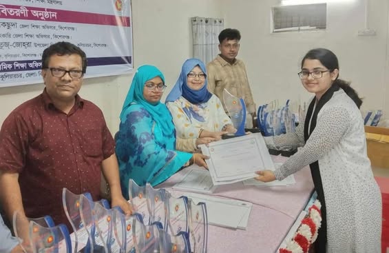 কুলিয়ারচরে উপজেলা পর্যায়ে সেরা ফলাফল অর্জনকারী ৪০ কৃতি শিক্ষার্থীর মাঝে পুরস্কার, সনদ ও ক্রেস্ট প্রদান