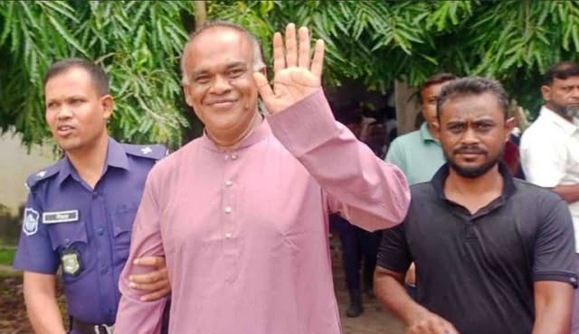 নড়াইলের লোহাগড়া পৌরসভার সাবেক মেয়র  আশরাফুল কারাগারে