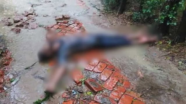 চট্টগ্রামের কর্ণফুলীতে সড়কে পড়ে ছিলো অজ্ঞাত ব্যক্তির লাশ