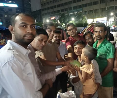ঢাকায় বাংলাদেশ প্রেসক্লাবের আয়োজনে শ্রমজীবী ও ছিন্নমূলদের নিয়ে ফল উৎসব