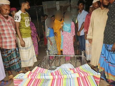 সড়ক দুর্ঘটনায় নিহত অটোচালক বানুর জানাজা অনুষ্ঠিত, অসহায় হয়ে পড়েছে তার তিনটি কন্যা সন্তান