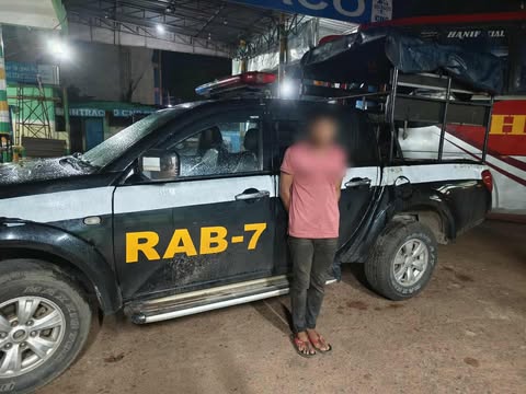 ময়মনসিংহের ত্রিশাল থানার আলোচিত হত্যা মামলার পলাতক আসামী মিজান’কে খাগড়াছড়ি  সদর এলাকা হতে গ্রেফতার করেছে র‌্যাব-৭, চট্টগ্রাম