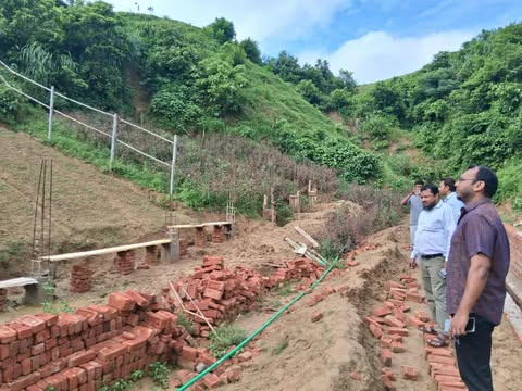 নগরীর রূপসী পাহাড়ে আর সি সি পিলার নির্মাণের সময় তিন শ্রমিক আটক