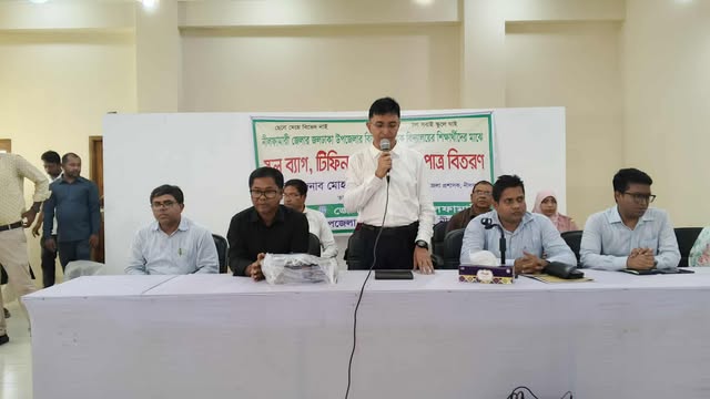জলঢাকায় শিক্ষার্থীদের শিক্ষা উপকরণ ও প্রতিবন্ধীদের মাঝে সহায়ক সামগ্রী বিতরণ