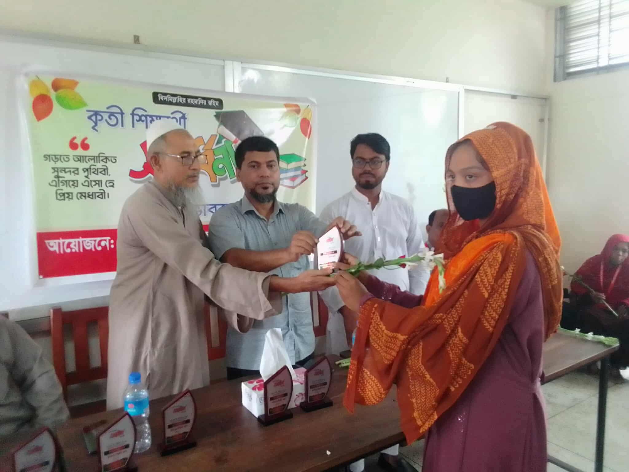 মনিরামপুরে শাহিদা সুলতানা মাধ্যমিক বালিকা বিদ্যালয়ে কৃতি শিক্ষার্থীদের সংবর্ধনা ও অভিভাবক সমাবেশ অনুষ্ঠিত