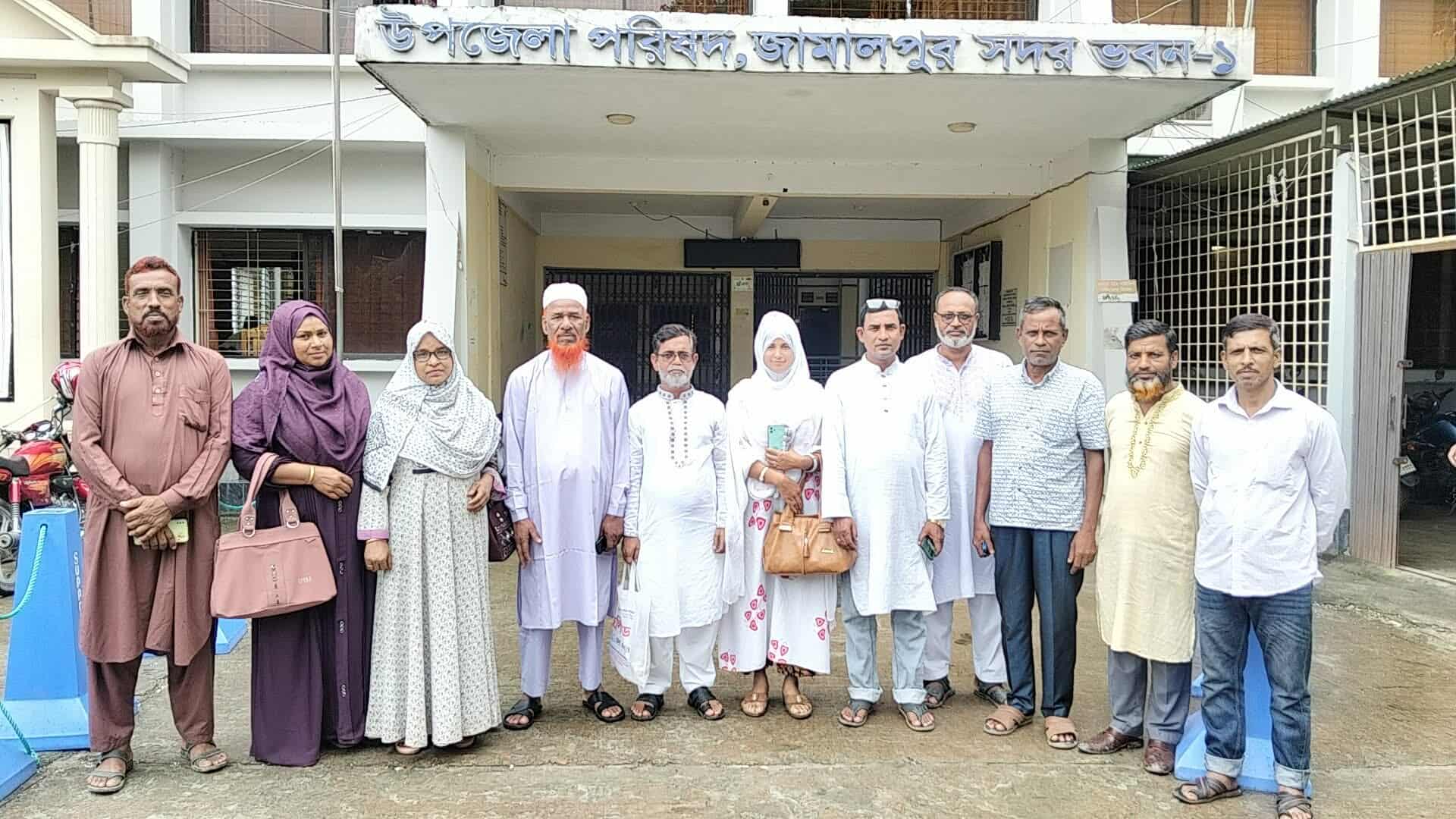 জামালপুরে ইউপি চেয়ারম্যানকে অপসারনে ১২ সদস্যের অনাস্থাপত্র দাখিল ইউএনও কার্যালয়ে