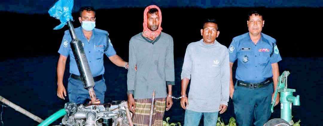 বালু উত্তোলন, সেনাবাহিনীর অভিযানে ড্রেজার মেশিন জব্দ, গ্রেফতার ২