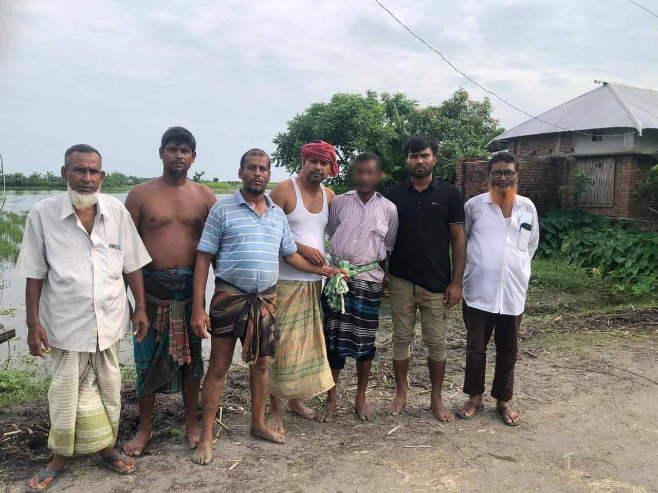 জেলের ছদ্মবেশ ধারণ করে আলোচিত এসিড নিক্ষেপকারী পলাতক আসামীকে গ্ৰেফতার করলো ঝিকরগাছা থানা পুলিশ