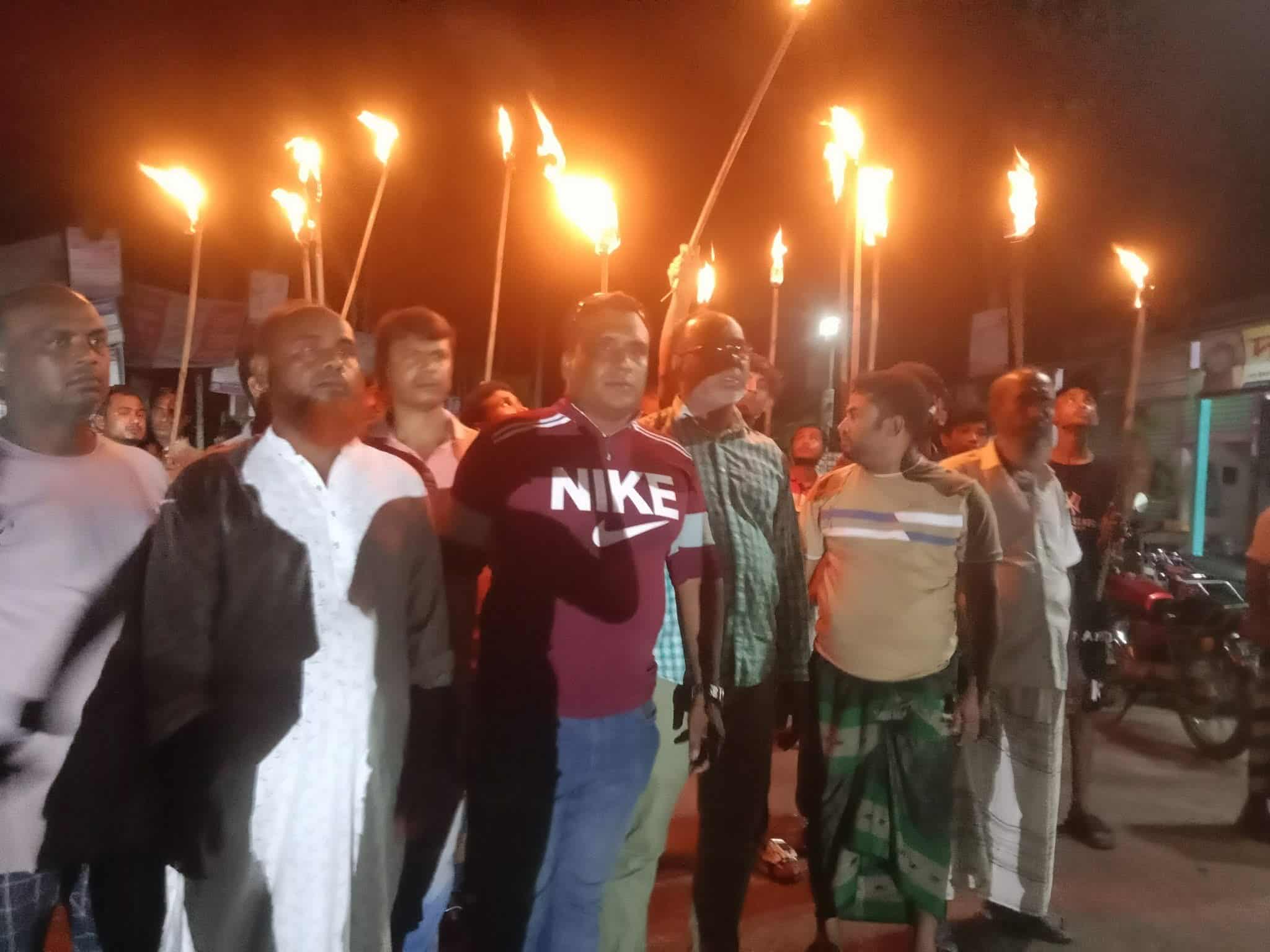 চরভদ্রাসনে সম্মেলন প্রস্তুতি কমিটি পছন্দ না হওয়ায় মশাল বিক্ষোভ মিছিল   