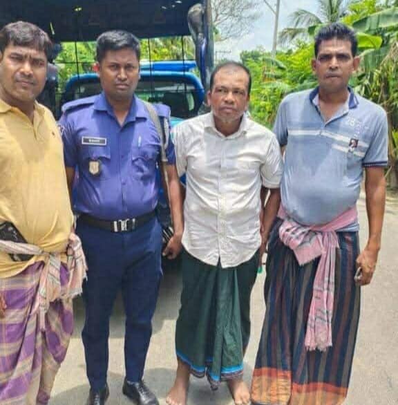ছদ্মবেশে চাঁদাবাজ আটক প্রশংসায় ভাসছেন ওসি বাবলুর রহমান খান