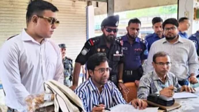 হোসেনপুরে ভেজাল খাদ্য রাখার দায়ে ৩ প্রতিষ্টানকে জরিমানা