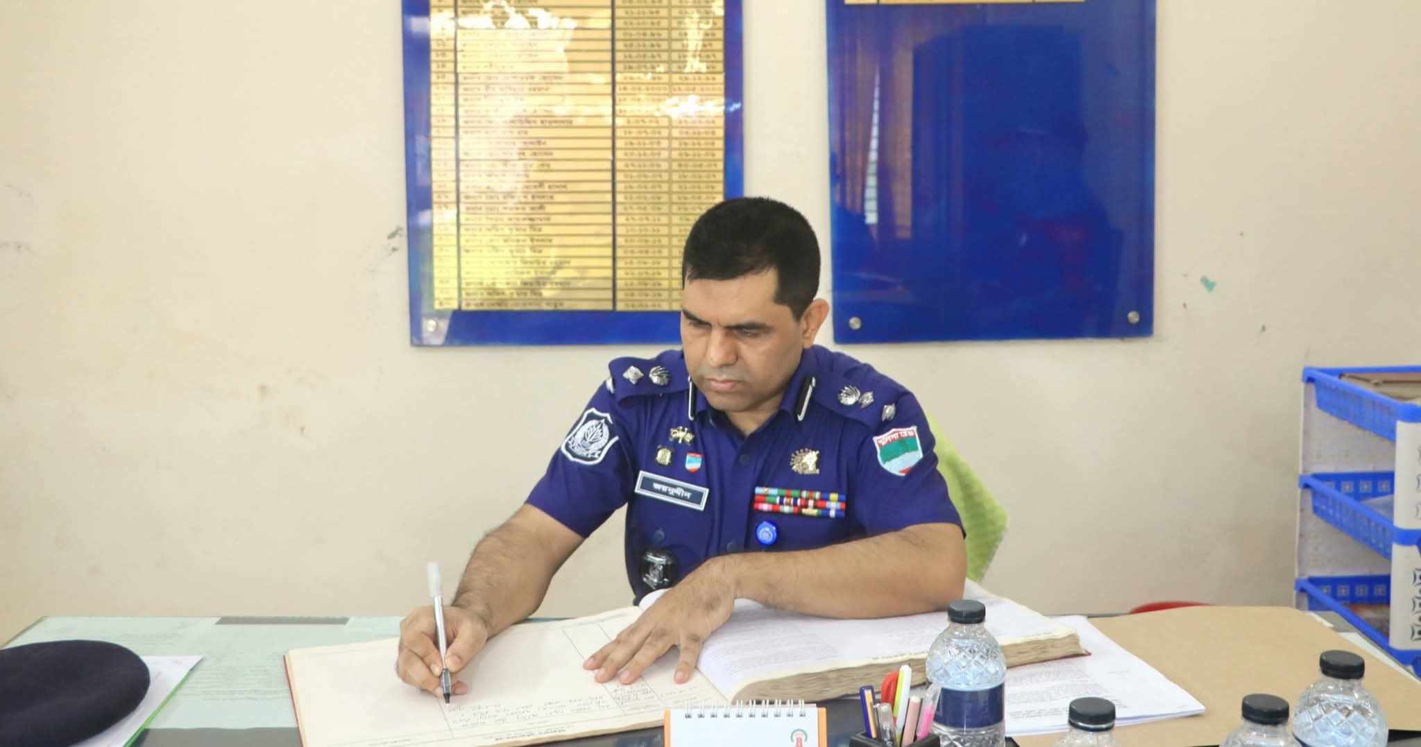 নড়াইল জেলা পুলিশের কোর্ট পরিদর্শন করলেন অতিরিক্ত জিআইজি অপারেশনস শেখ জয়নুদ্দীন