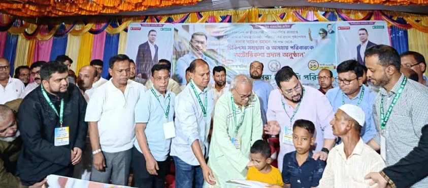 অসহায় পরিবারের দুই শিশুকে চিকিৎসা সহায়তা ও অটোরিকশা দিলেন তারেক রহমান