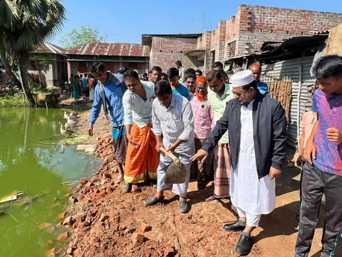 দুর্গাপুরে ব্যক্তিগত উদ্যোগে রাস্তা সংস্কার, এলাকাবাসীর স্বস্তি ফিরলো
