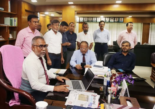 ভুয়া ফেসবুক পেইজের অ্যাডমিনদের বিরুদ্ধে আইনগত ব্যবস্থা গ্রহণের হুঁশিয়ারি ইবি উপাচার্যের
