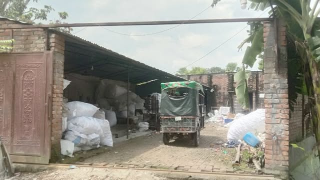 রাজশাহীতে অবৈধ প্লাস্টিক কারখানা, স্বাস্থ্য ঝুঁকিতে সাধারন মানুষ