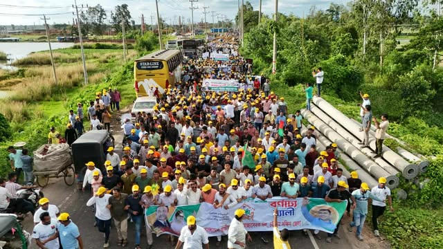 চট্টগ্রাম দক্ষিণ জেলা স্বেচ্ছাসেবক দলের উদ্যোগে প্রতিষ্ঠা বার্ষিকীর শোভাযাত্রা অনুষ্ঠিত