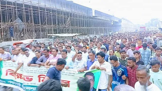 জেলা বিএনপির সভাপতির নামে মিথ্য গুজব ছড়ানের প্রতিবাদে পলাশবাড়ীতে বিএনপির বিক্ষোভ মিছিল অনুষ্ঠিত