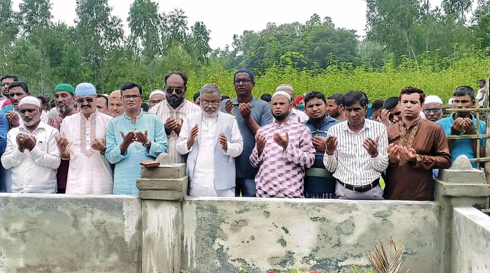 জলঢাকায় সাহসী শিক্ষিকা মাহেরীন চৌধুরীর সমাধিতে কৃষক দলের শ্রদ্ধাঞ্জলি
